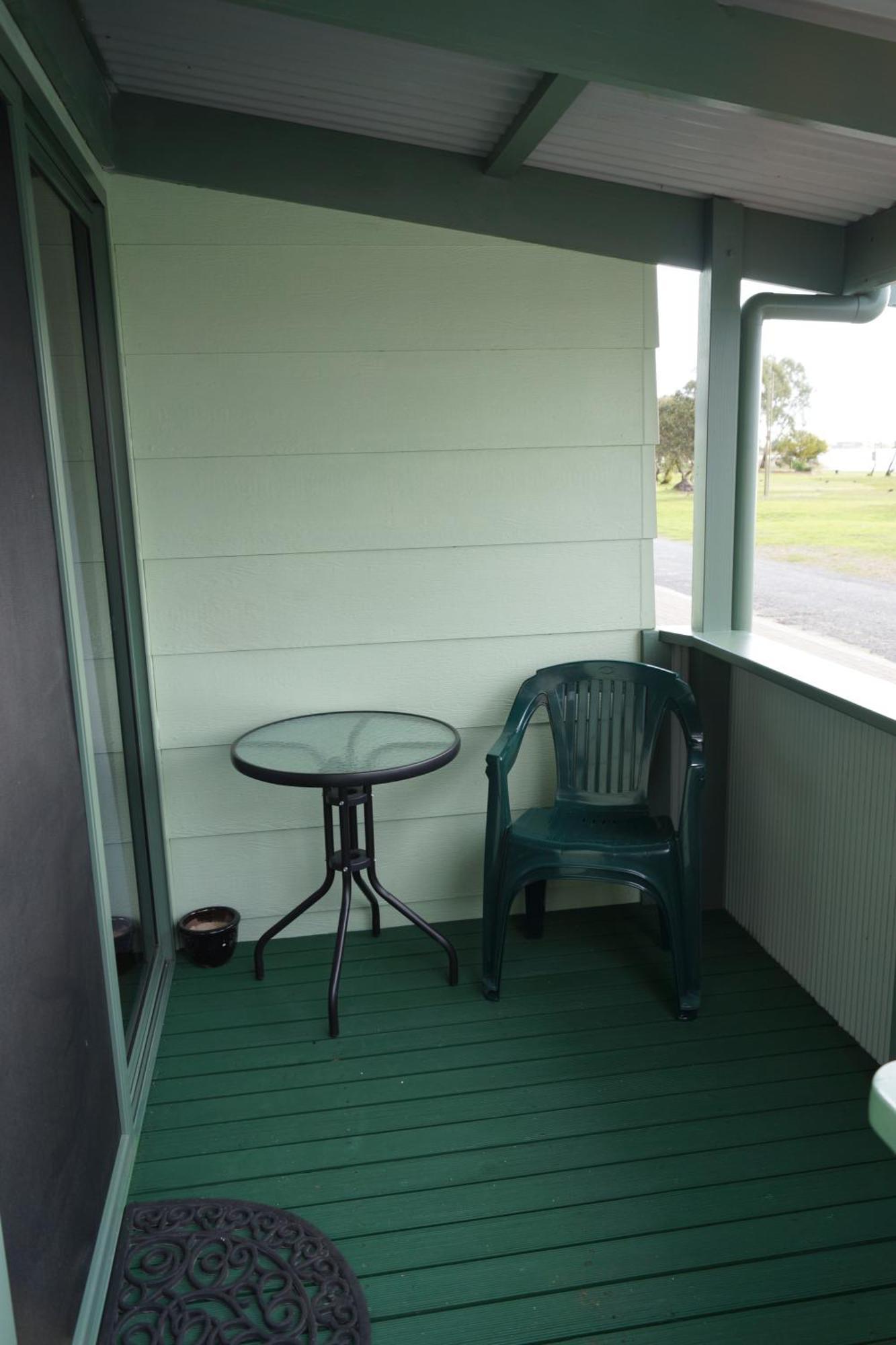 Lake Albert Caravan Park 호텔 매닌지 객실 사진