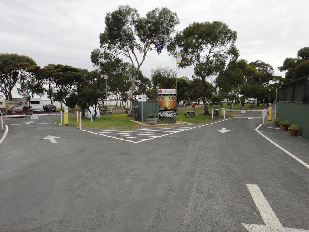 Lake Albert Caravan Park 호텔 매닌지 외부 사진