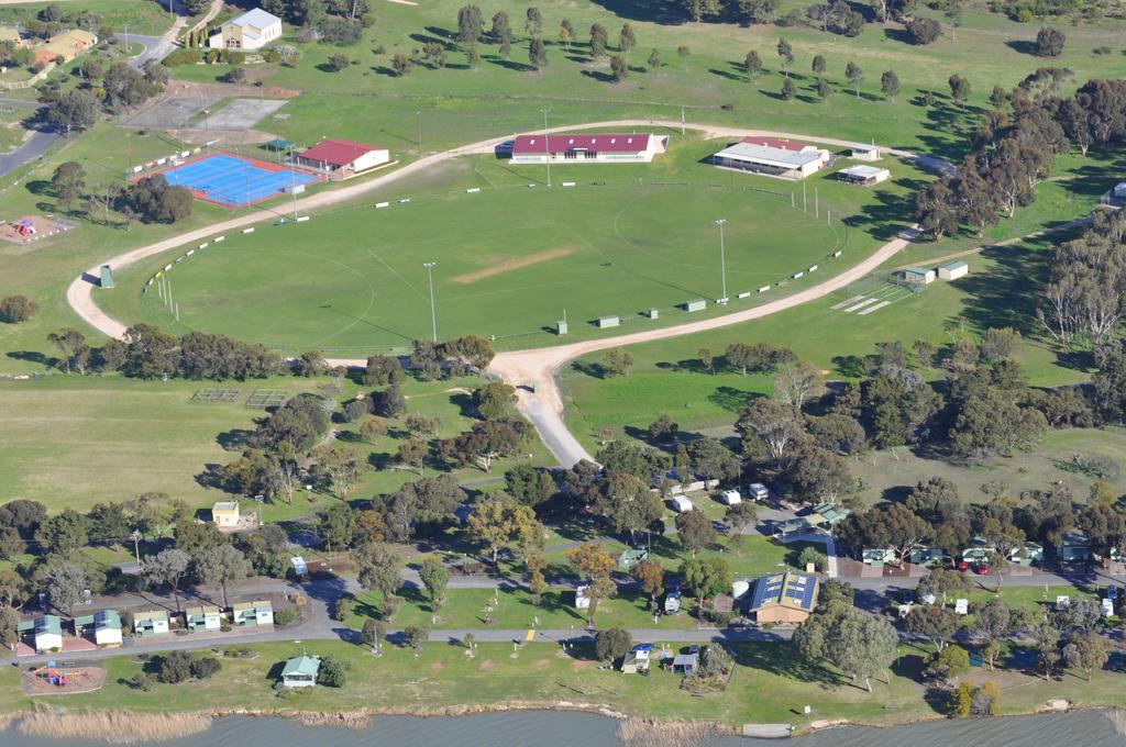 Lake Albert Caravan Park 호텔 매닌지 외부 사진