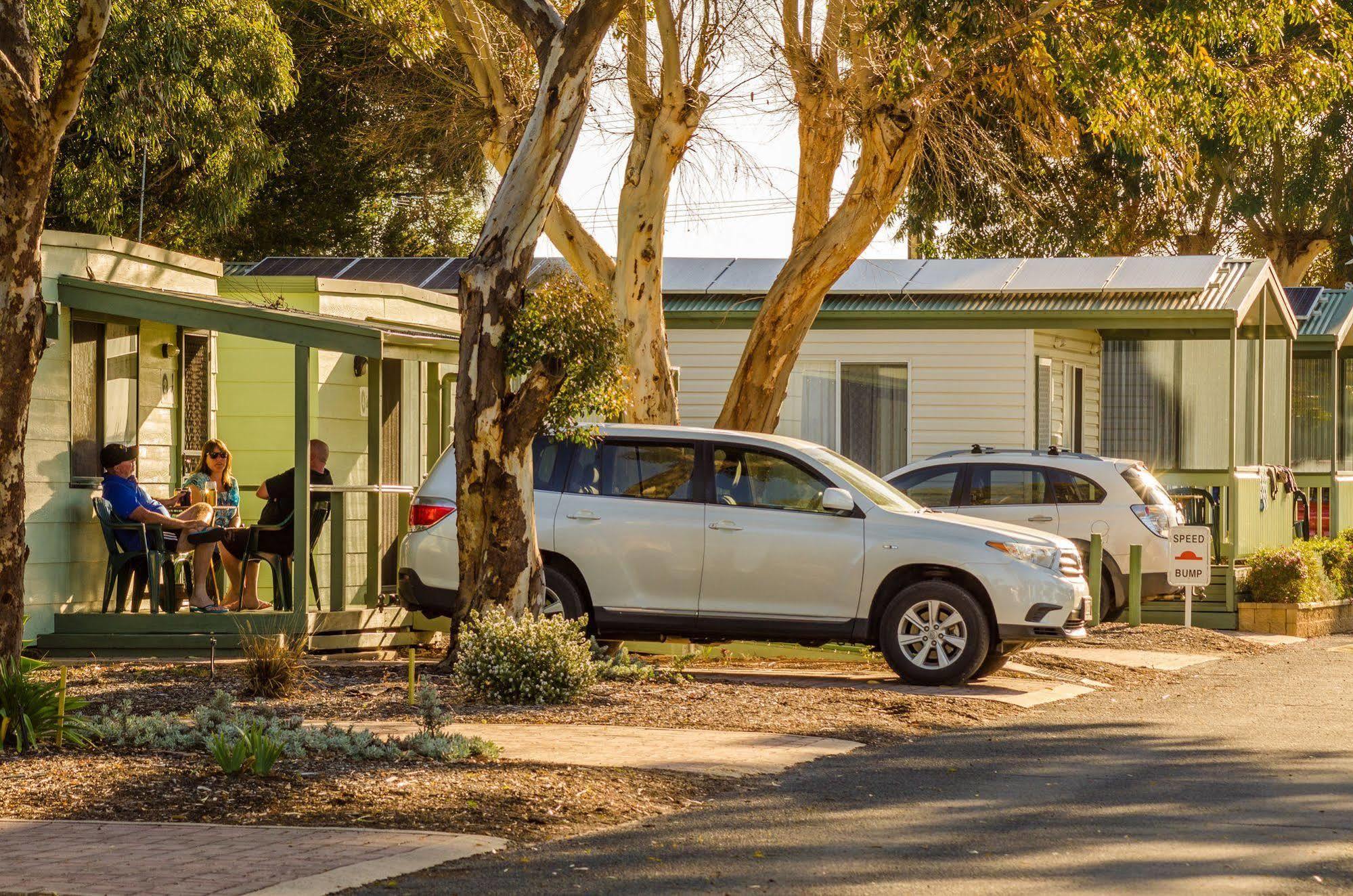 Lake Albert Caravan Park 호텔 매닌지 외부 사진