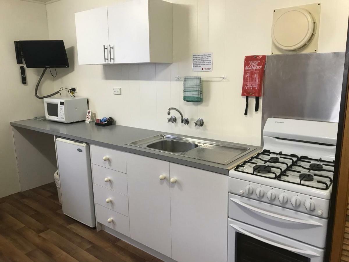 Lake Albert Caravan Park 호텔 매닌지 외부 사진